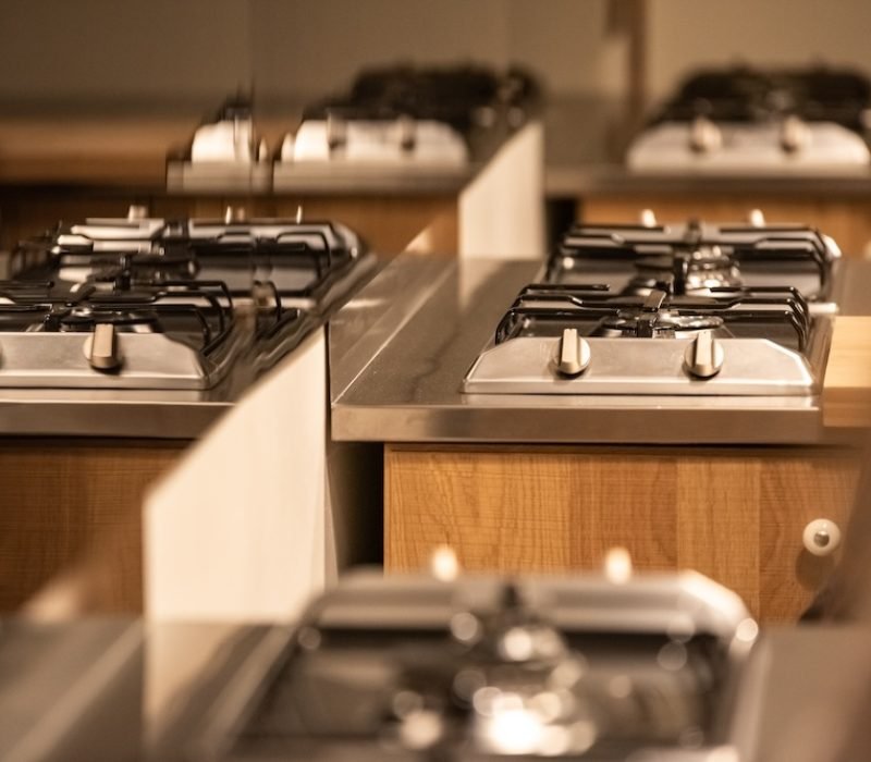 Clean gas kitchens in a restaurant